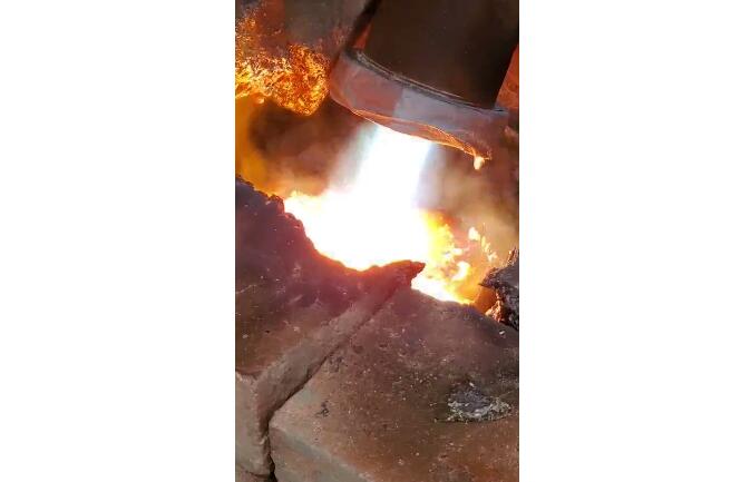 on site video of plasma furnace smelting